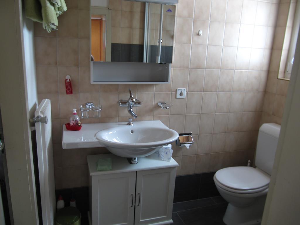 Appartamento Pension Hof Zur Stilli Davos Camera foto